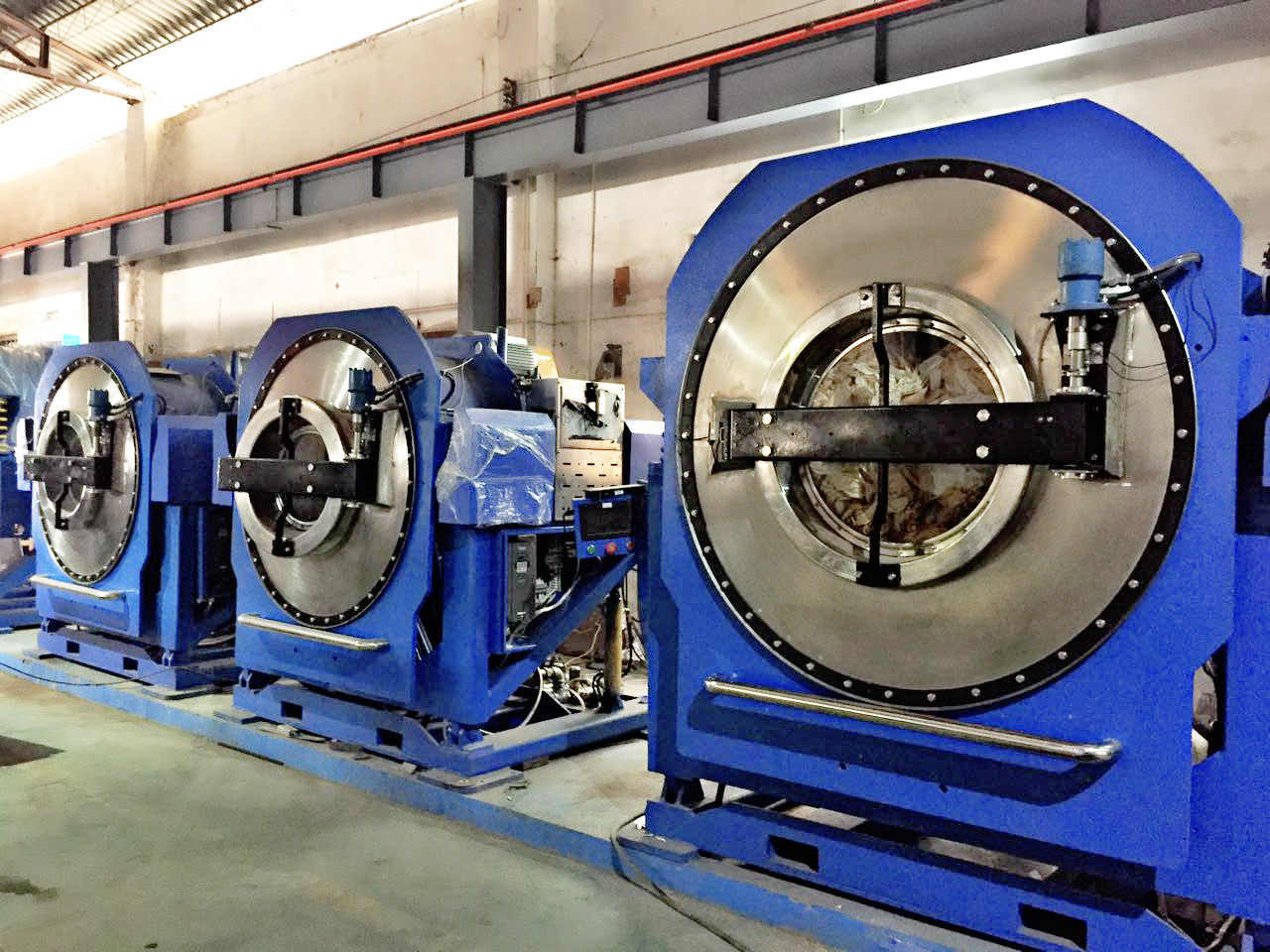 
		洗衣房大型倾斜式洗衣机组成结构配置介绍
		